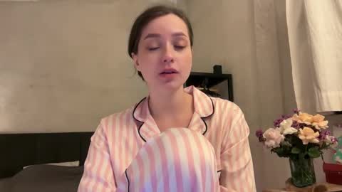 Snapshot of pileacadieri__ chatting on March 8, 11:37 am Trisha     online show from March 8, 11:37 am