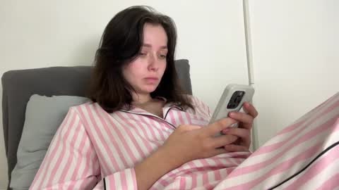 Snapshot of pileacadieri__ chatting on January 4, 3:17 pm Trisha     online show from January 4, 3:17 pm