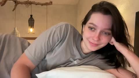 Snapshot of pileacadieri__ chatting on February 18, 2:38 pm Trisha     online show from February 18, 2:38 pm