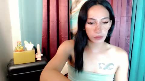 lucyLove online show from November 17, 5:10 am