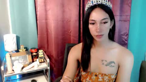 lucyLove online show from June 5, 2:07 am