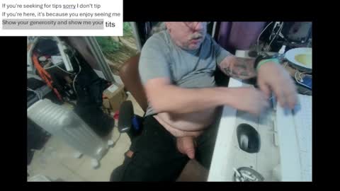 pini_z online show from February 28, 7:46 pm