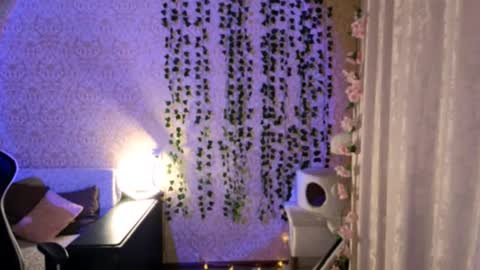 Stephanie online show from March 19, 6:13 pm