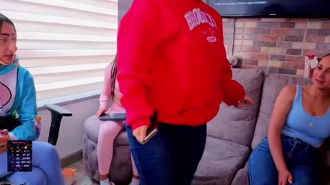 pink_as online show from February 14, 3:26 pm