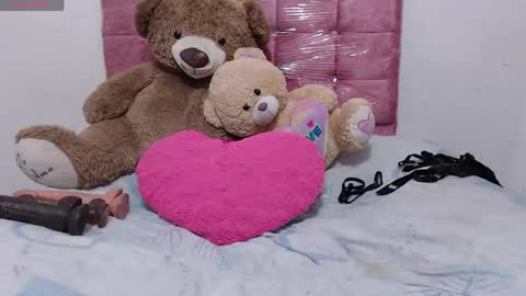 pink_love_25 online show from April 22, 7:15 am