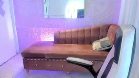 isabella online show from July 21, 2:19 pm