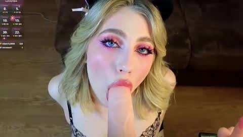 Snapshot of pinkadele chatting on January 29, 7:15 am Adele online show from January 29, 7:15 am