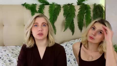 Snapshot of pinkadele chatting on September 12, 10:50 am Adele online show from September 12, 10:50 am