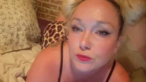 pinkandjuicey online show from July 7, 5:20 am