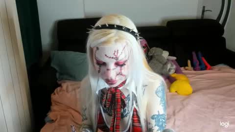 Snapshot of pinkslobber chatting on November 1, 2:34 am Helen Goat online show from November 1, 2:34 am