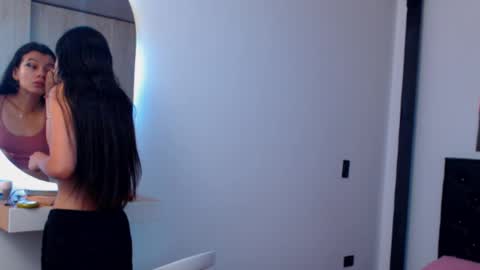 pinky_f00x online show from January 6, 7:40 pm