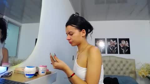 pinky_f00x online show from March 3, 7:32 pm