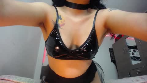 Snapshot of pinky_pinky_ chatting on October 12, 5:00 am VIOLETA LOPEZ online show from October 12, 5:00 am