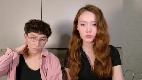 Li long hair and Ru short hair online show from July 1, 9:56 pm