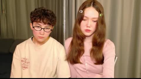 Li long hair and Ru short hair online show from May 30, 9:02 pm