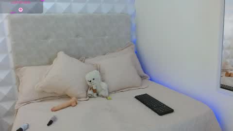 Perla online show from May 14, 4:16 pm