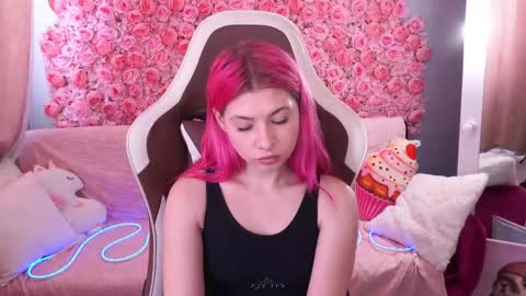 pinkytrix online show from May 19, 1:18 pm