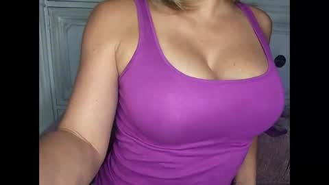 MILF Pippa online show from November 19, 7:23 pm