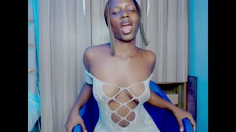 Ella online show from May 15, 8:12 am