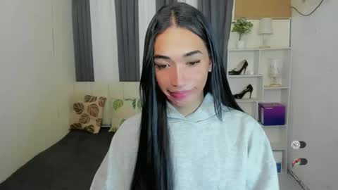 pixiedoll_ online show from February 4, 5:39 pm