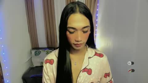 pixiedoll_ online show from January 8, 11:10 pm