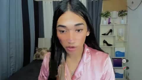 pixiedoll_ online show from February 13, 2:15 am