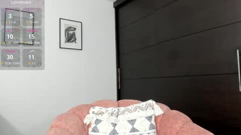 Angie Henao online show from April 22, 8:38 pm