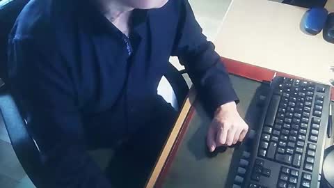 littlenounours online show from February 6, 8:29 am