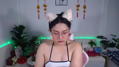 Ploysai online show from March 6, 2:30 am