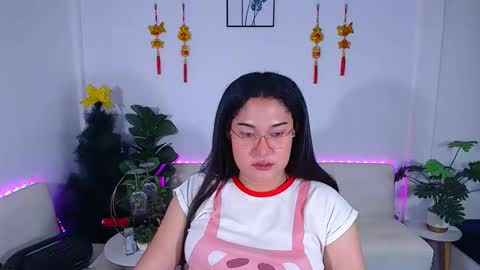 Ploysai online show from April 21, 1:42 am