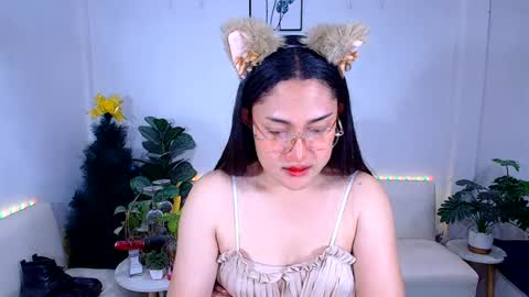 Ploysai online show from July 20, 1:24 pm