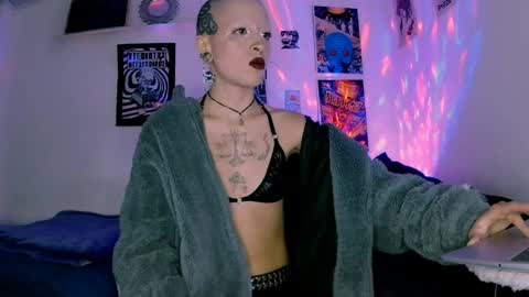    online show from April 21, 2:51 am