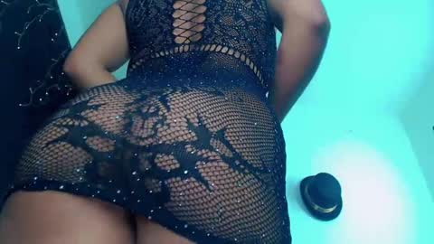 Snapshot of pocahontasexxy chatting on January 21, 9:24 am DaniellaBaby online show from January 21, 9:24 am