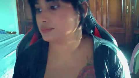 Snapshot of pocahontasexxy chatting on September 22, 7:23 am DaniellaBaby online show from September 22, 7:23 am