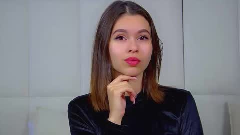 Polly online show from October 6, 7:10 pm