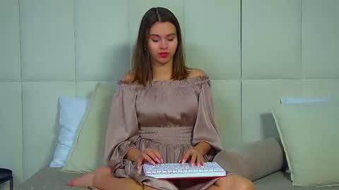 Polly online show from March 8, 8:13 pm