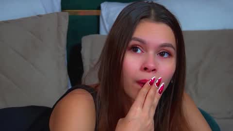 Polly online show from February 12, 6:33 pm