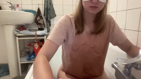 Snapshot of poppysweety422 chatting on September 13, 5:48 pm poppysweety422 online show from September 13, 5:48 pm
