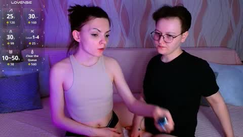 Ana and Tati online show from April 2, 11:00 pm