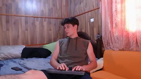 chris independent  online show from December 18, 7:52 pm