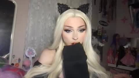 cat valentine online show from February 1, 10:40 pm