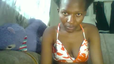 prettie_petitee online show from March 1, 1:26 pm