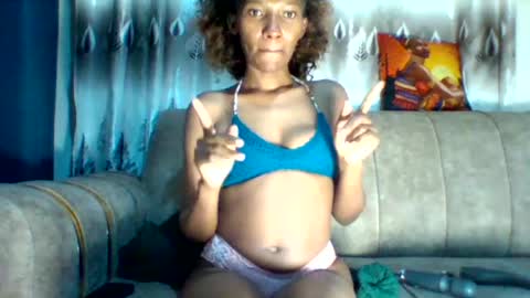 prettie_petitee online show from July 12, 1:03 pm