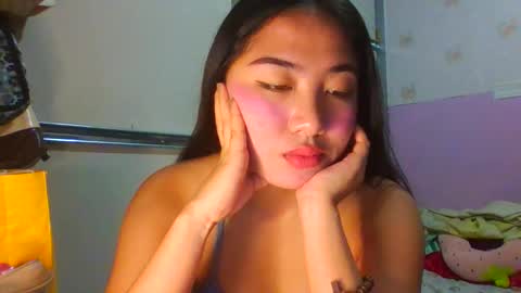 pretty_am online show from May 6, 6:36 pm
