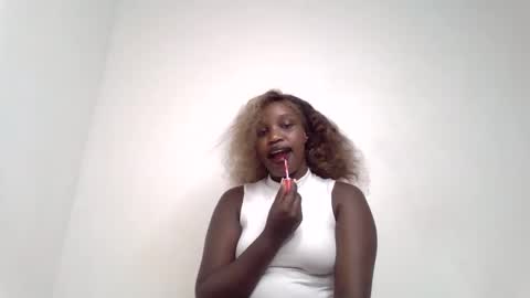 pretty_curvy99 online show from May 28, 9:29 am