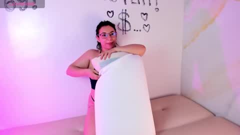 Snapshot of pretty_emii chatting on October 7, 9:00 pm Alexa .......... 5pm - 10pm online show from October 7, 9:00 pm