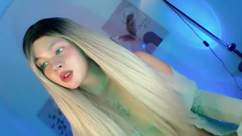 Flor online show from November 7, 12:25 am