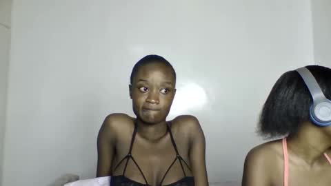 pretty luv1 online show from April 7, 7:16 pm