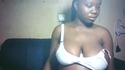 pretty_milan online show from February 24, 1:47 pm