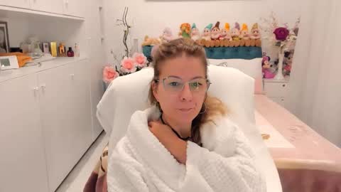Snapshot of prettyblackeyes chatting on October 22, 6:49 am wilma online show from October 22, 6:49 am